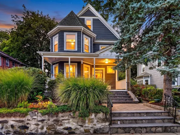 12 Lorette St, West Roxbury, MA 02132
