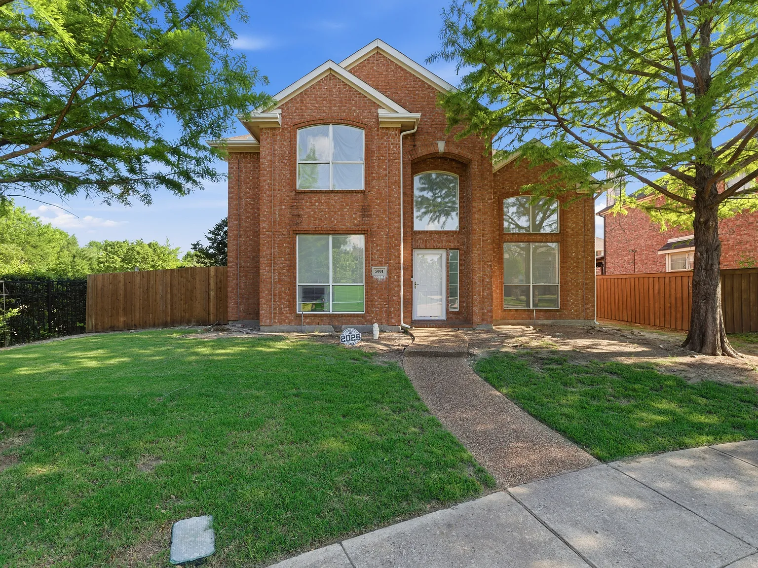 3 bed, 2.5 bath, 2392 sqft, $2,950 — Photo 3