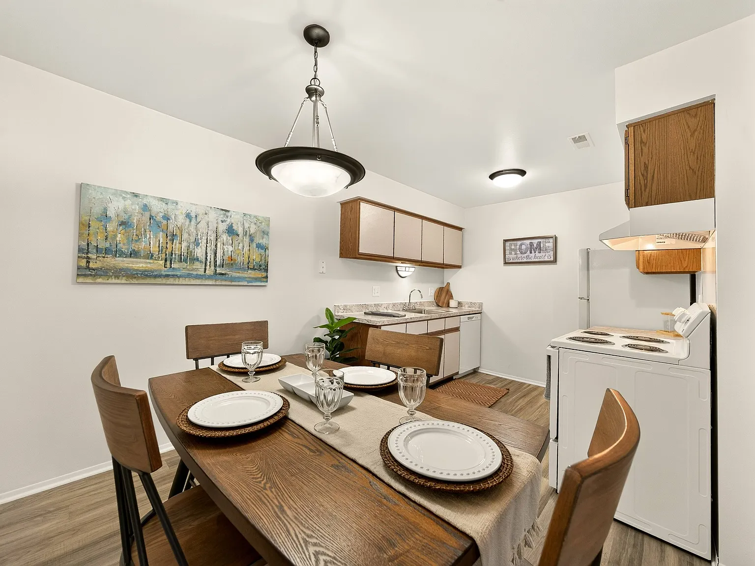Eastwood Village Apartments — Photo 3