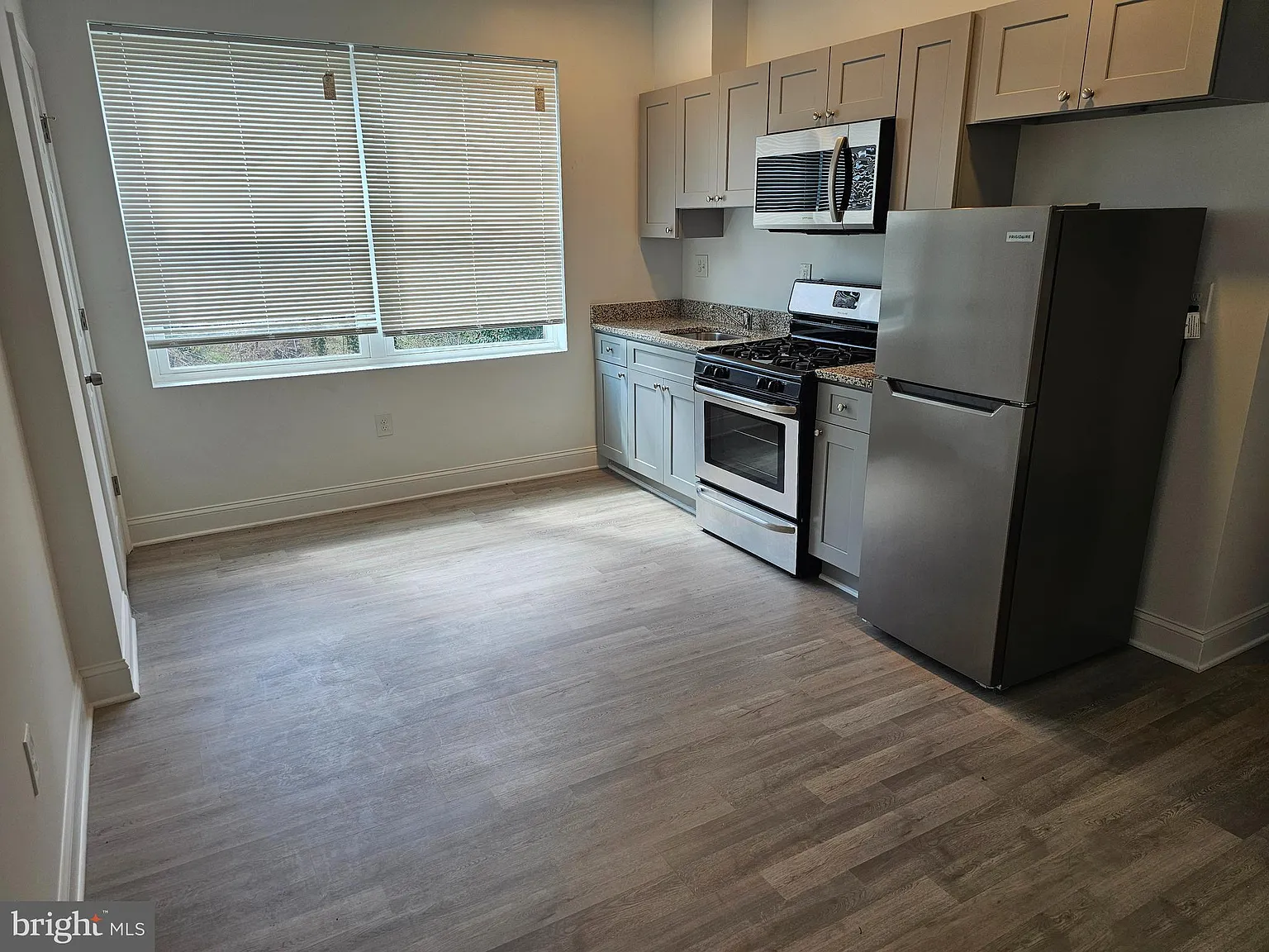 2 bed, 852 sqft, $1,557 — Photo 3
