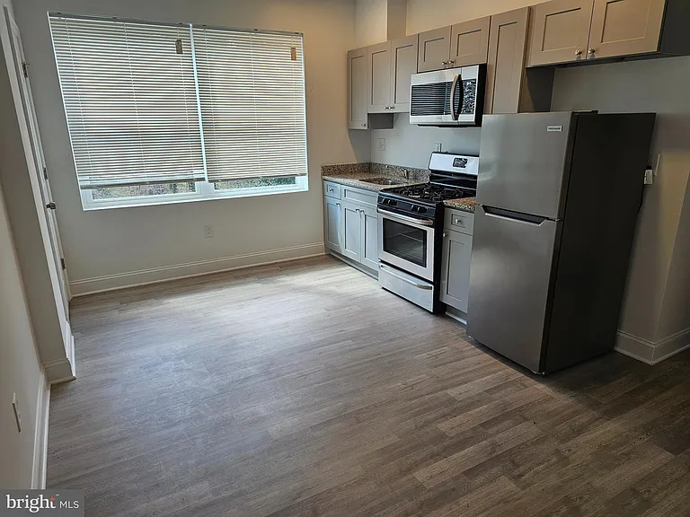 3929 4th St SE #4 — Photo 3