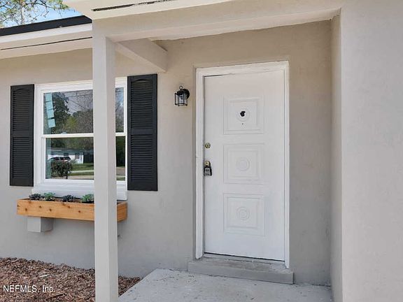 4th image of 6027 Sabre Dr