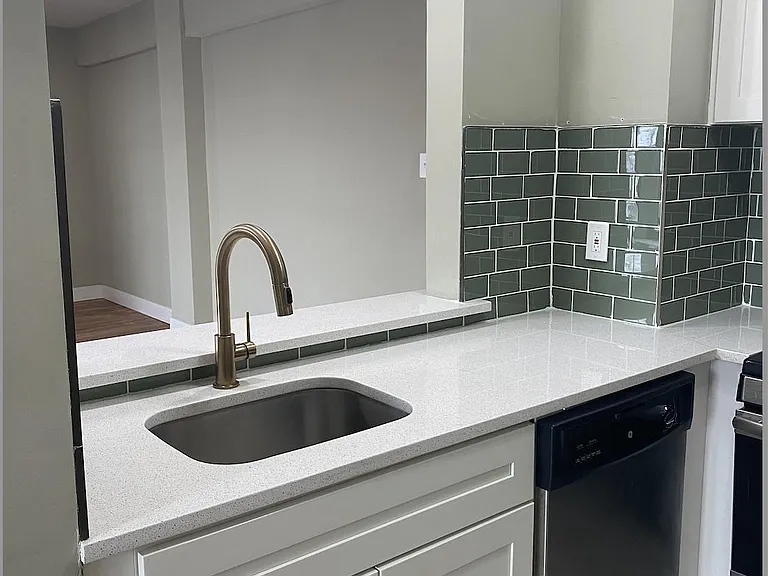 4407 W Pine Blvd #212 — Photo 2