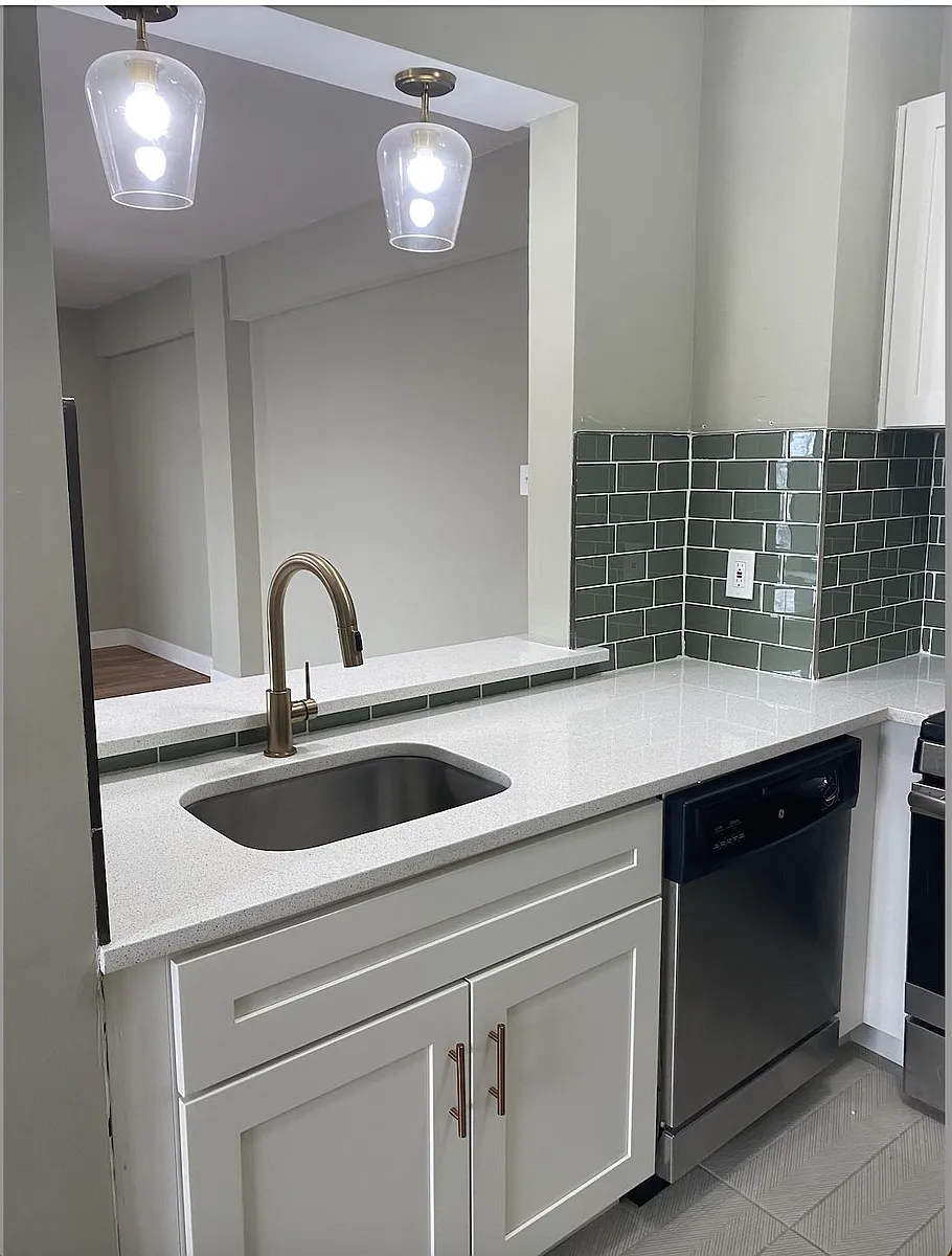 Building Photo - 4407 W Pine Blvd #212