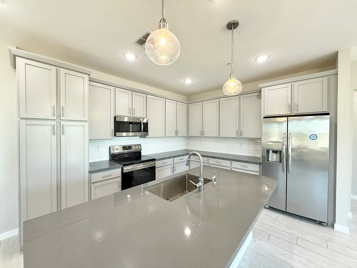 3 bed, 2.0 bath, 1548 sqft, $2,200 — Photo 3