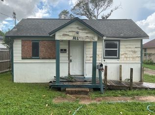 213 E Bernard St, Clute, TX 77531