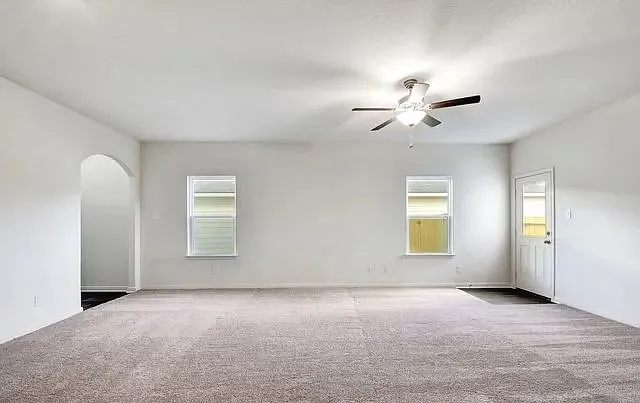 5 bed, 2470 sqft, $2,150 — Photo 3