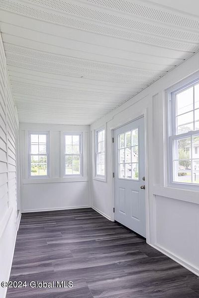 4th image of 269 Lorraine Avenue