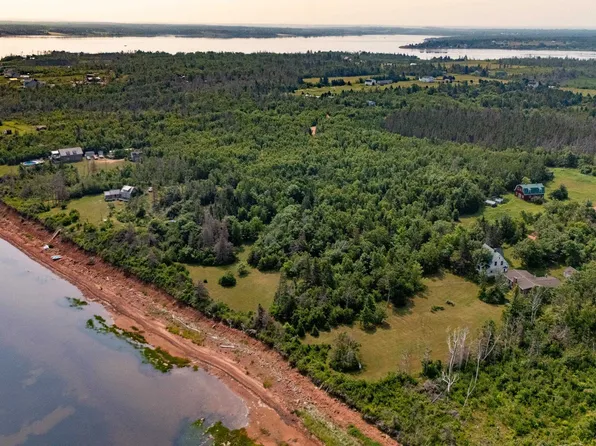 351 Queens Point Rd, Bedford Parish, PE C0A 1P0