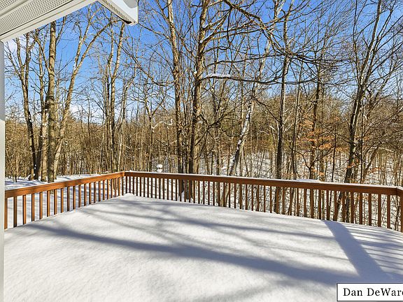 5th image of 11410 Windsor Dr NE