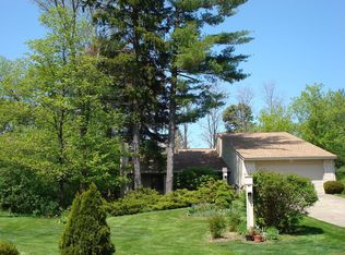 5540 Perrytown Dr, West Bloomfield, MI 48322