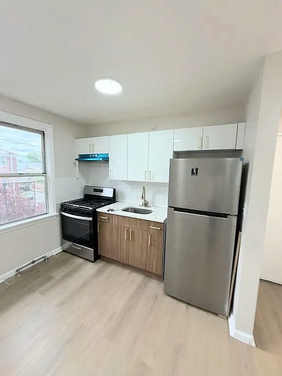 2 bed, 1.0 bath, $1,900 — Photo 1