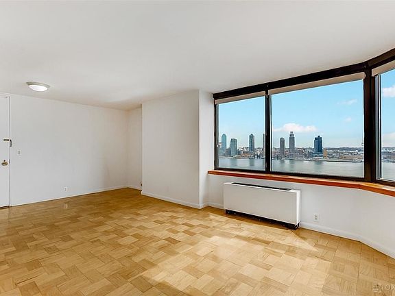 3rd image of 415 E 37th St APT 17F