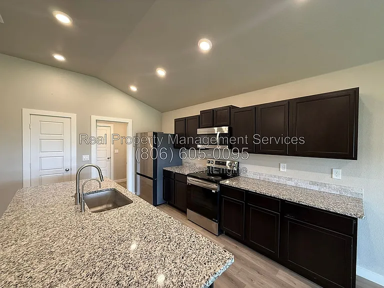6942 9th St — Photo 3