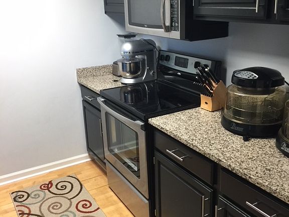 4th image of 3481 Lakeside Dr NE