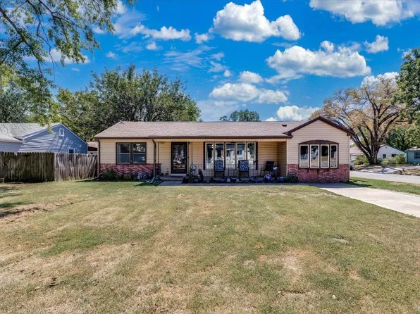 203 Martha Ave, Mulvane, KS 67110