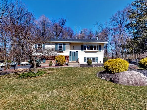 8 Quincy Court, Airmont, NY 10901