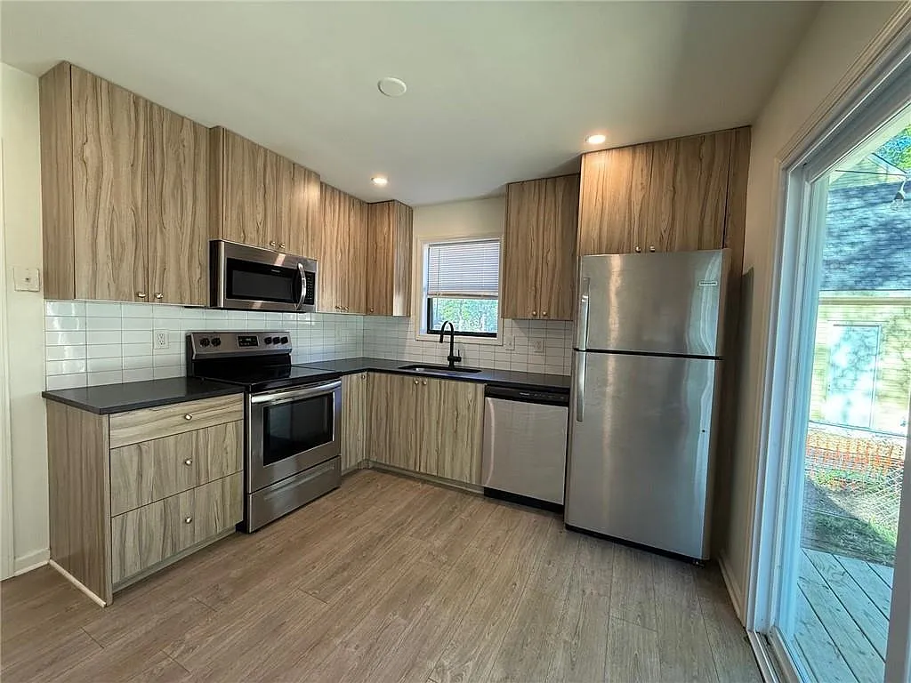 2 bed, 1.5 bath, $1,850 — Photo 3