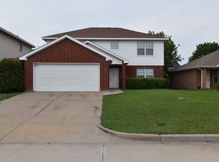 9816 Parkmere Dr, Fort Worth, TX 76108