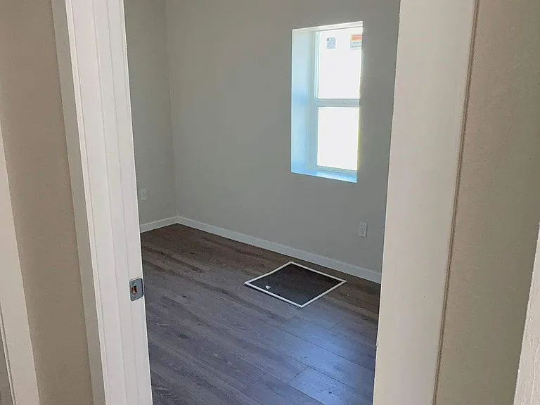 310 S Park St #3 — Photo 4