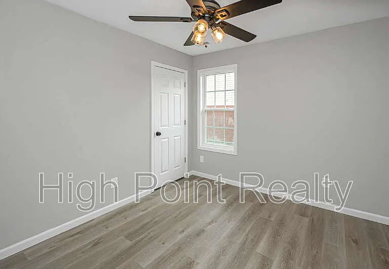 85 Smith Glen Dr — Photo 4