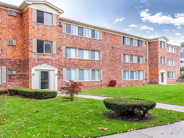Wagon Wheel Apartments — Photo 34