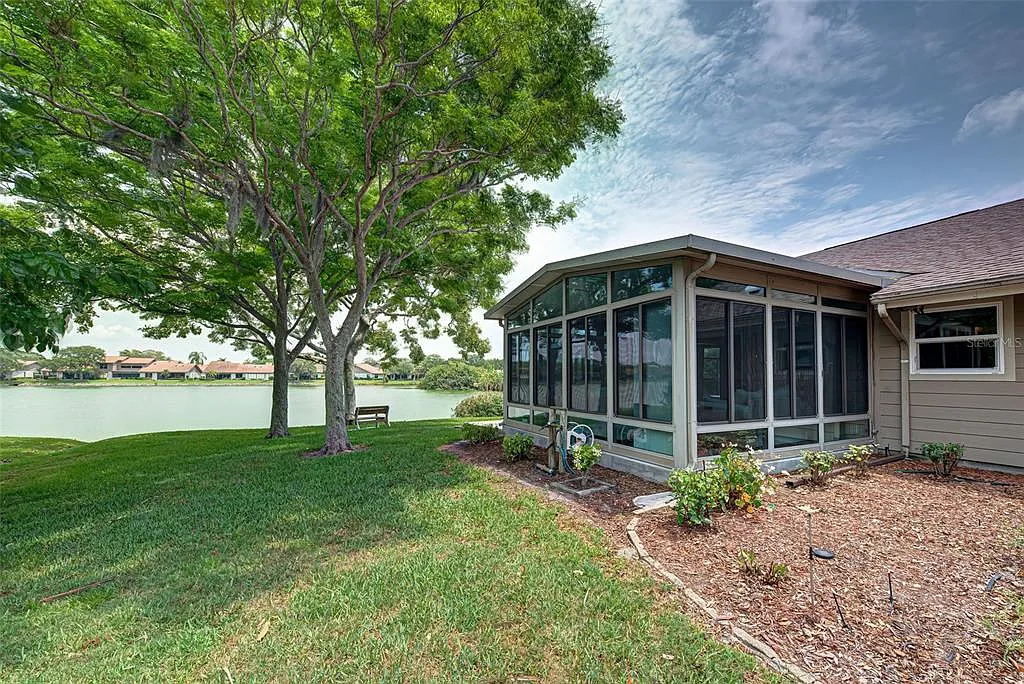 2 bed, 2.5 bath, 1683 sqft, $5,000 — Photo 2