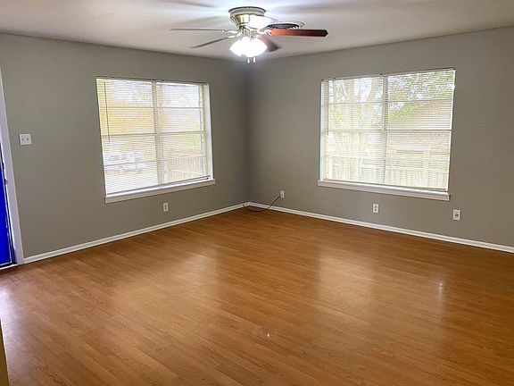 3rd image of 405 Dean Dr