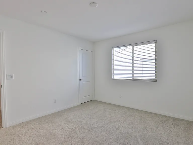 4551 Highland Ave — Photo 40