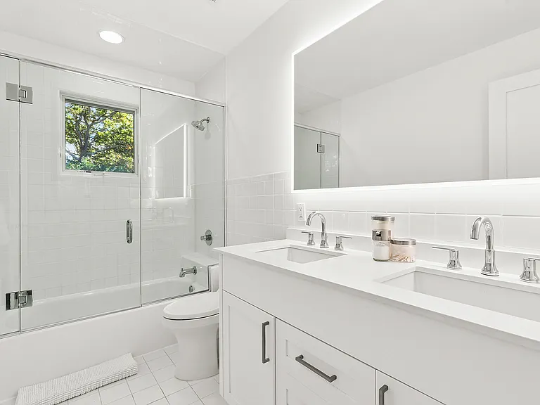 470 Edge Of Woods Rd — Photo 22