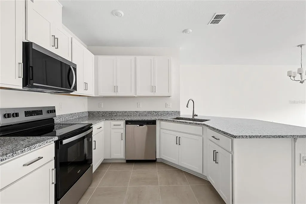 3 bed, 2.5 bath, 1557 sqft, $2,150 — Photo 3