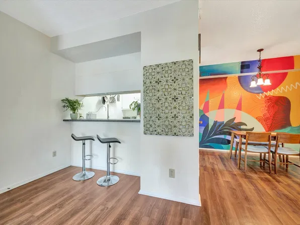 7071 N Holiday Dr, Galveston, TX 77550