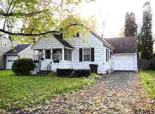 8 Rose Ct, Cohoes, NY 12047