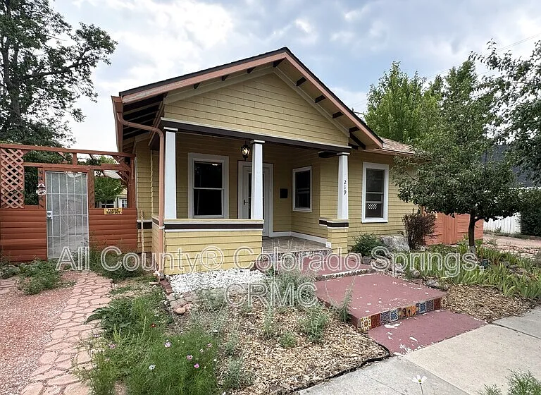 219 E Jefferson St — Photo 1