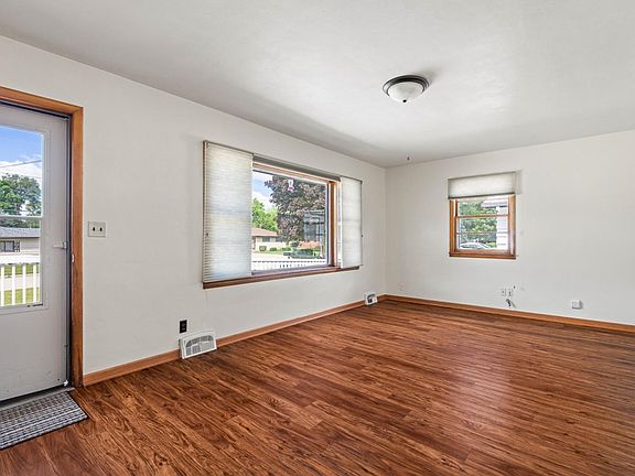 5th image of 439 Collins Dr