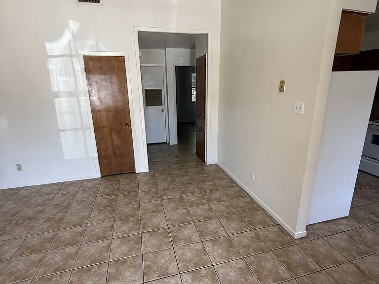 208 Veterans Ave — Photo 9