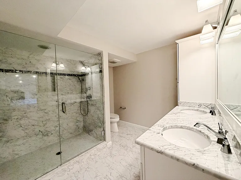 10611 Allenwood Ln — Photo 35