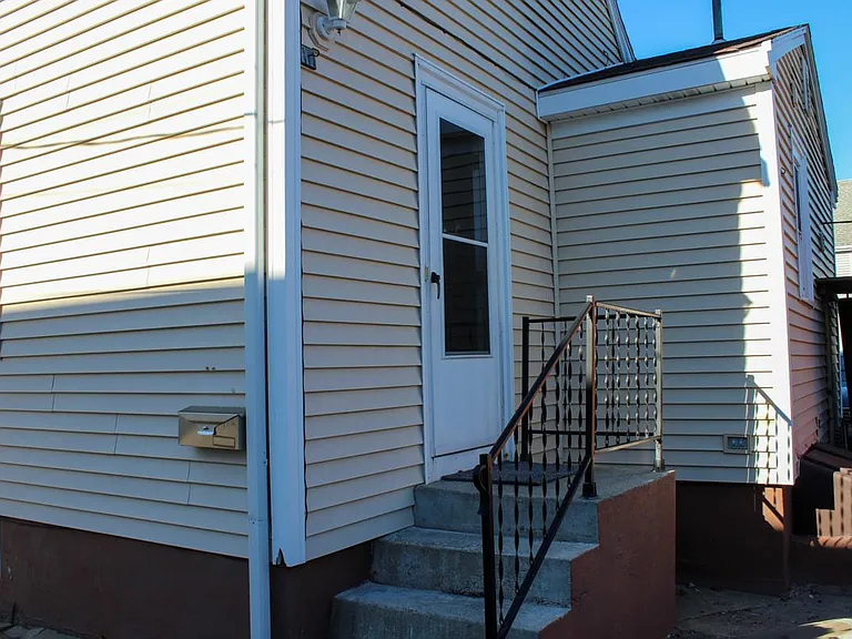 6 Ryan Ave — Photo 2