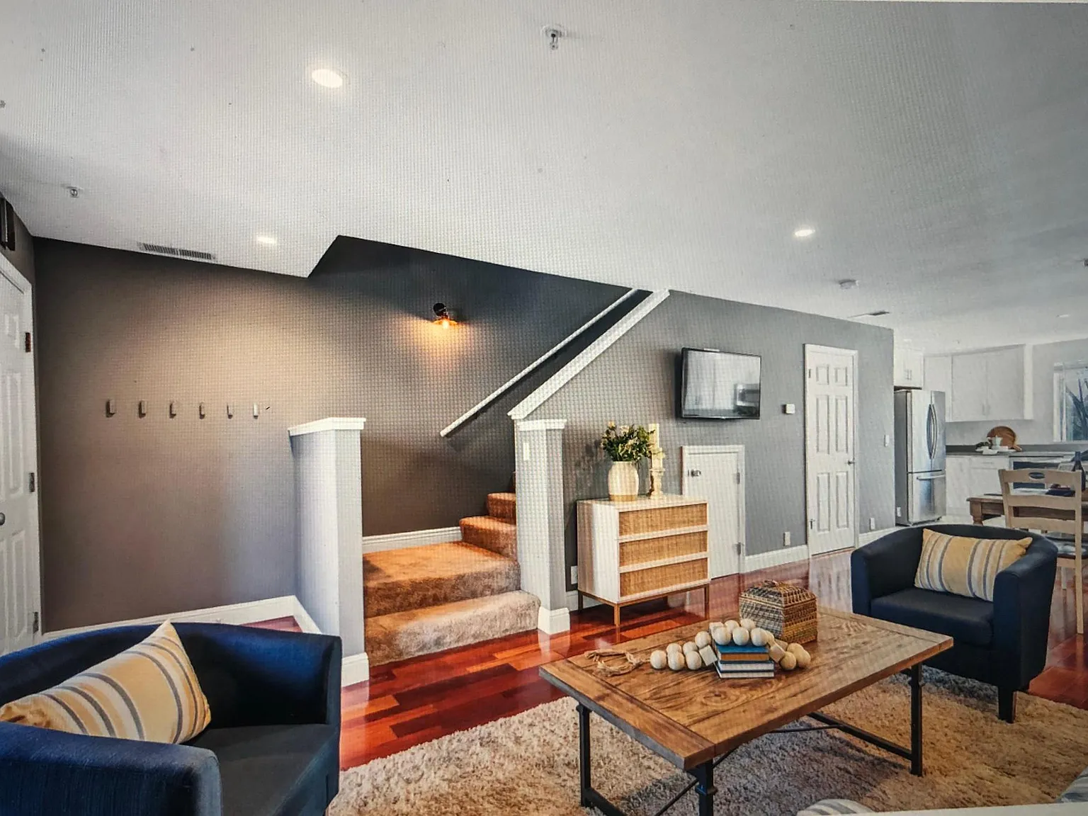 1128 Pear Tree Ln — Photo 3