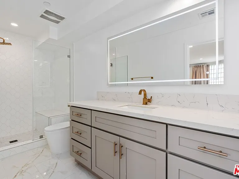 1060 S Bronson Ave #1 — Photo 13
