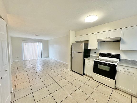 3rd image of 1800-1880 Sunshine Blvd #1