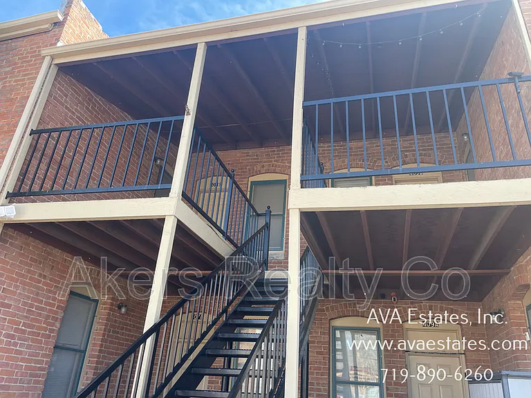 407 W 11th St #B — Photo 2