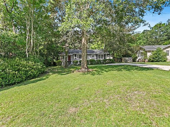 2nd image of 1009 Pinewood Dr W