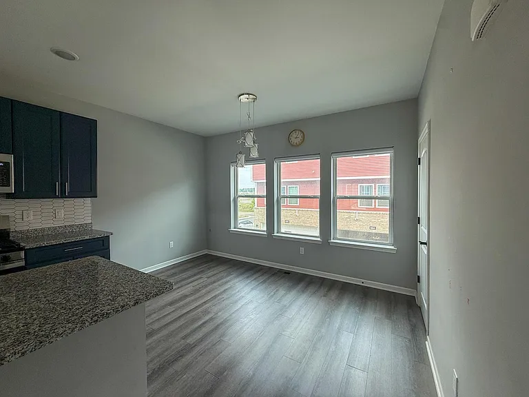 4861 Ludlow Ln — Photo 10