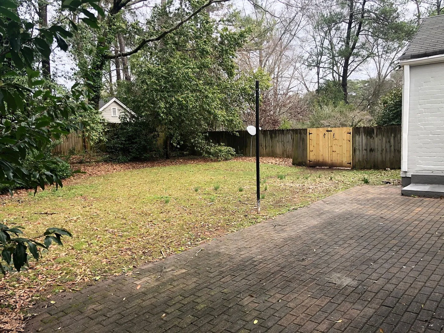 Great Emory Area Rental — Photo 3