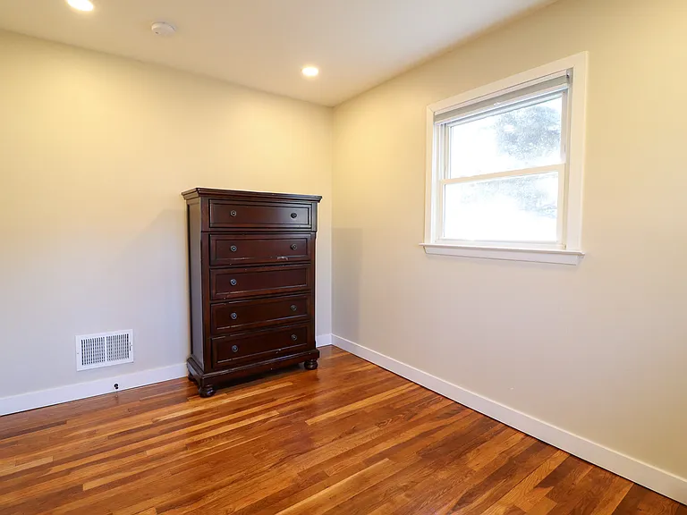 14 Donat Dr — Photo 18