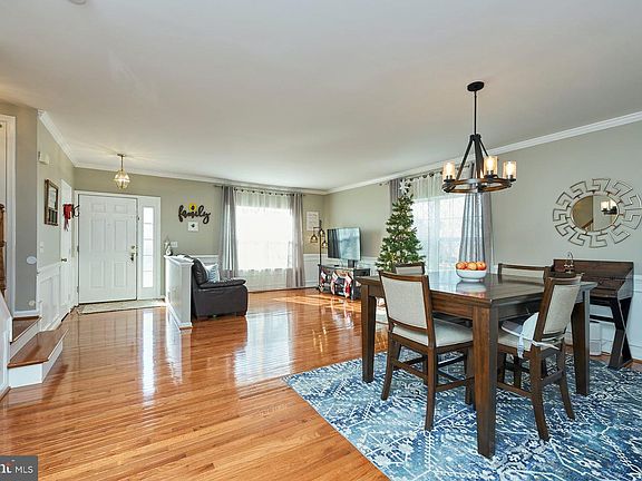 2nd image of 43098 Candlewick Sq