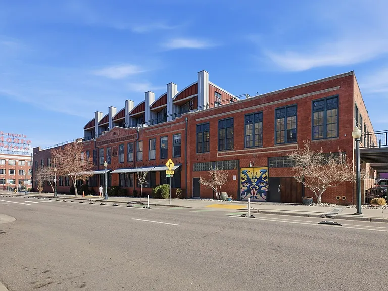 2441 N Broadway #203 — Photo 20