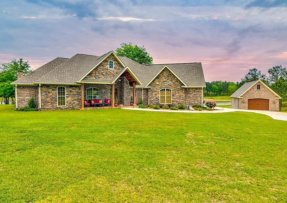 1st image of 14 Bulldog Ln