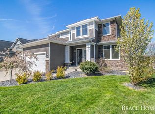 3171 Lowingside Dr, Jenison, MI 49428